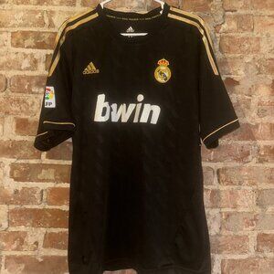 Real Madrid 2011/12 Away Jersey - Mesut Özil